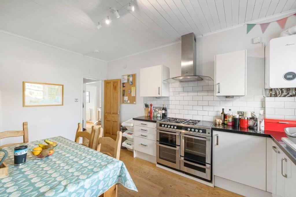 Manacles - Spacious Flat Near Beach With Sea Views & Parking Falmouth Buitenkant foto