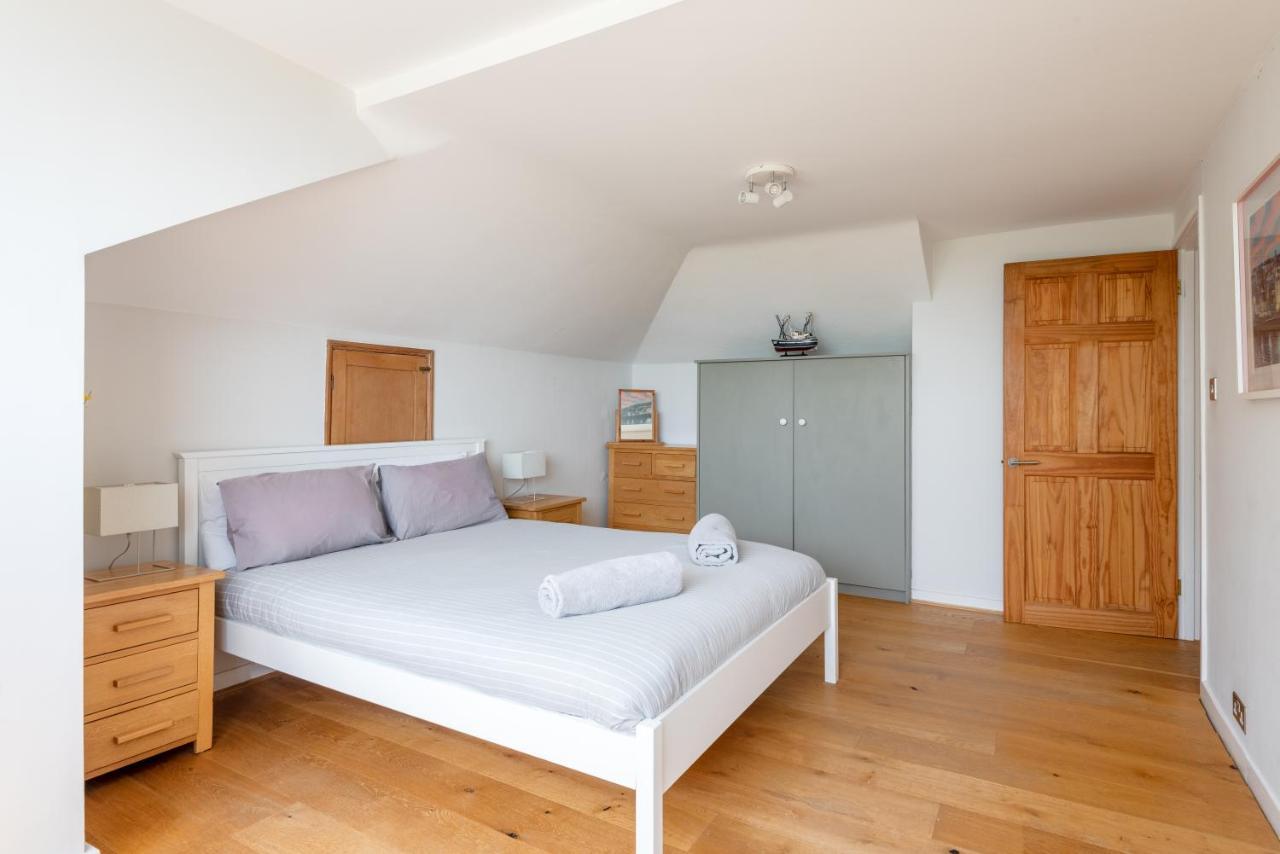 Manacles - Spacious Flat Near Beach With Sea Views & Parking Falmouth Buitenkant foto